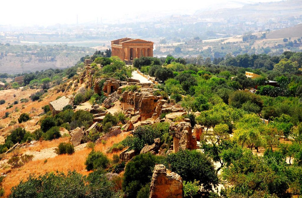 Esplora la magnifica bellezza della Sicilia con il nostro affascinante tour alla “Valle dei Templi”, Agrigento e la casa natale di Luigi Pirandello.